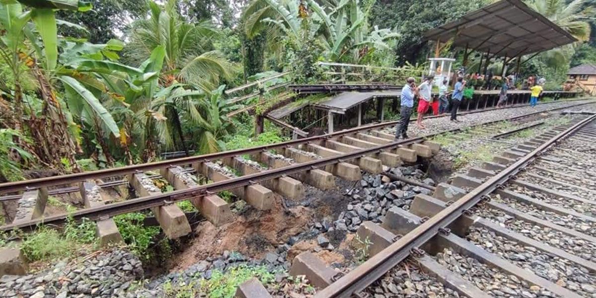 [Thread] Track Repair Works Near Kadigamuwa Railway Station